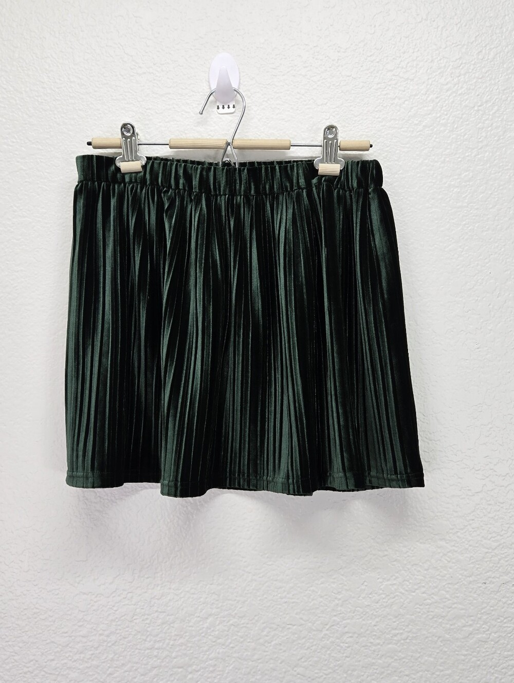 Jack BB Dakota Emerald Green Velvet Pleated Mini Skirt Small NWT Ilana